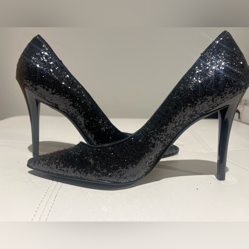 Guess black glitter sparkle pump size 9.